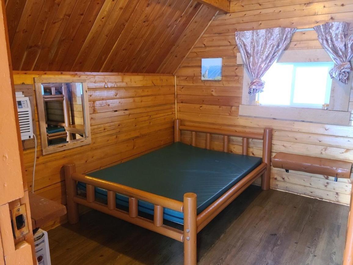 Revelstoke Rv & Cabin Resort Exterior photo