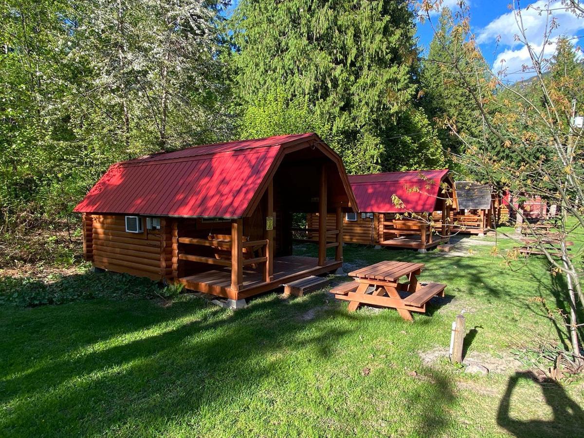 Revelstoke Rv & Cabin Resort Exterior photo